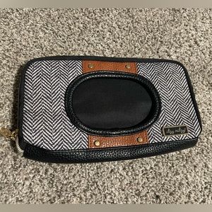 Itsy Ritzy Wipe Holder